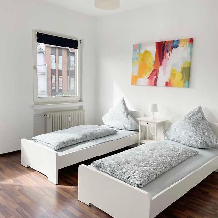 Apartment With 3 Rooms In Huerth Bagian luar foto